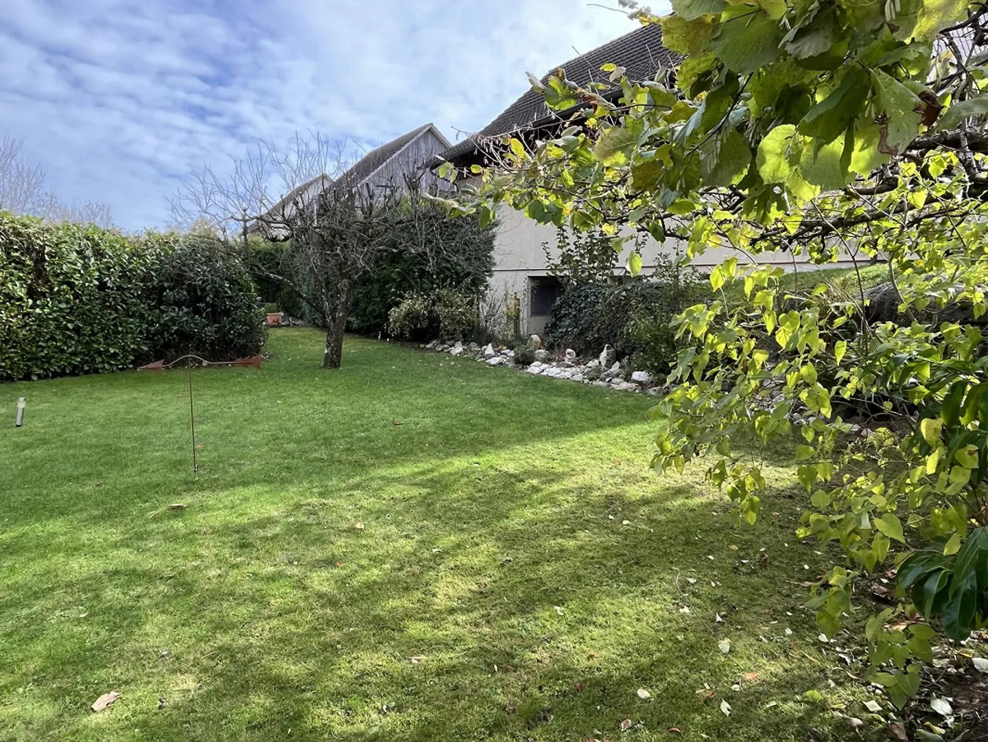 Maison jumelée spacieuse de 6,5 pièces dans un emplacement calme et privilégié - Photo 13 sur 14