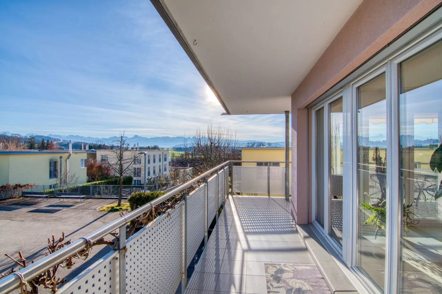 Bathed in Light and Alpine Panorama: Spacious, Barrier-Free 5.5-Room Garden Apartment - Photo 23 of 33