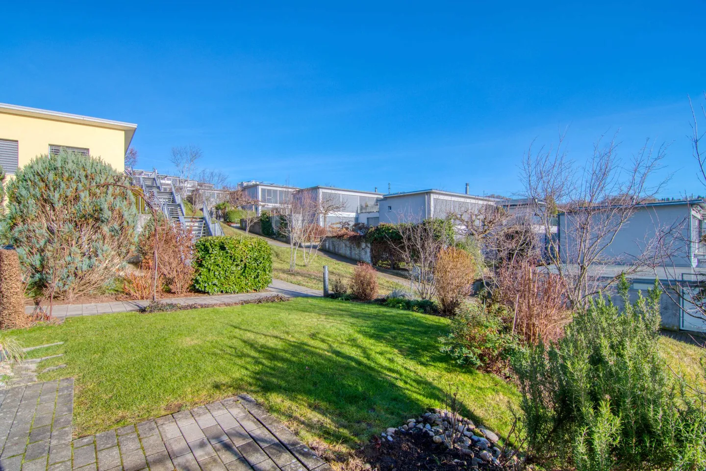 Bathed in Light and Alpine Panorama: Spacious, Barrier-Free 5.5-Room Garden Apartment - Photo 24 of 33