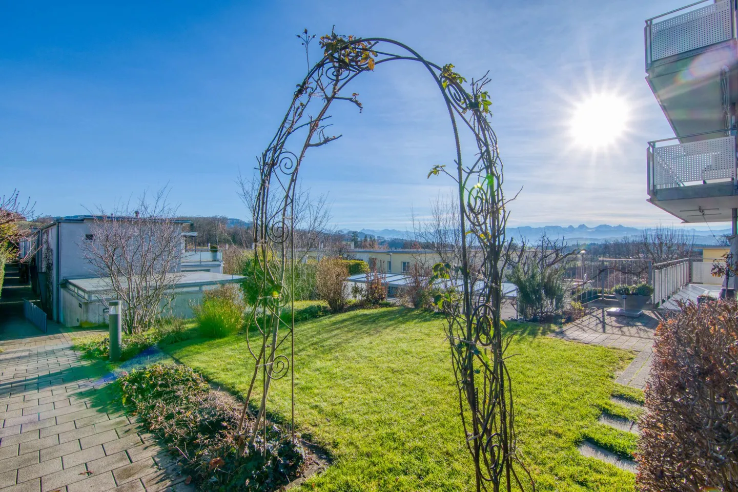 Bathed in Light and Alpine Panorama: Spacious, Barrier-Free 5.5-Room Garden Apartment - Photo 27 of 33