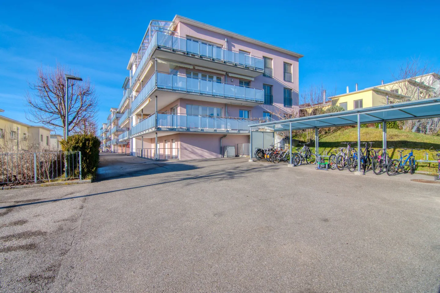 Bathed in Light and Alpine Panorama: Spacious, Barrier-Free 5.5-Room Garden Apartment - Photo 29 of 33