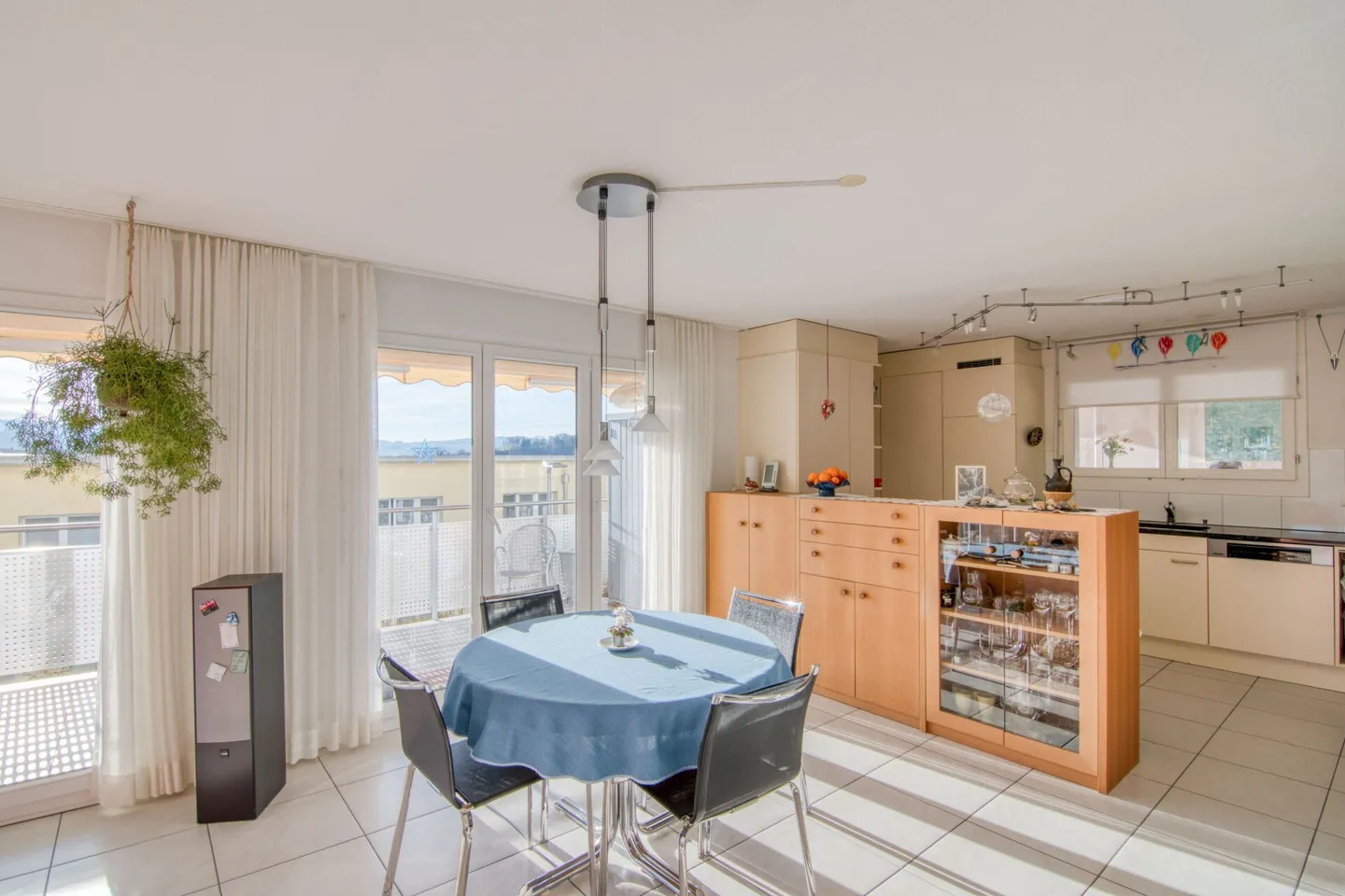 Bathed in Light and Alpine Panorama: Spacious, Barrier-Free 5.5-Room Garden Apartment - Photo 7 of 33