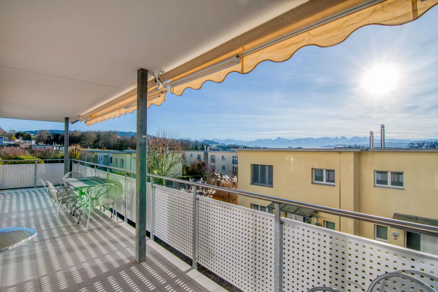 Bathed in Light and Alpine Panorama: Spacious, Barrier-Free 5.5-Room Garden Apartment - Photo 20 of 33