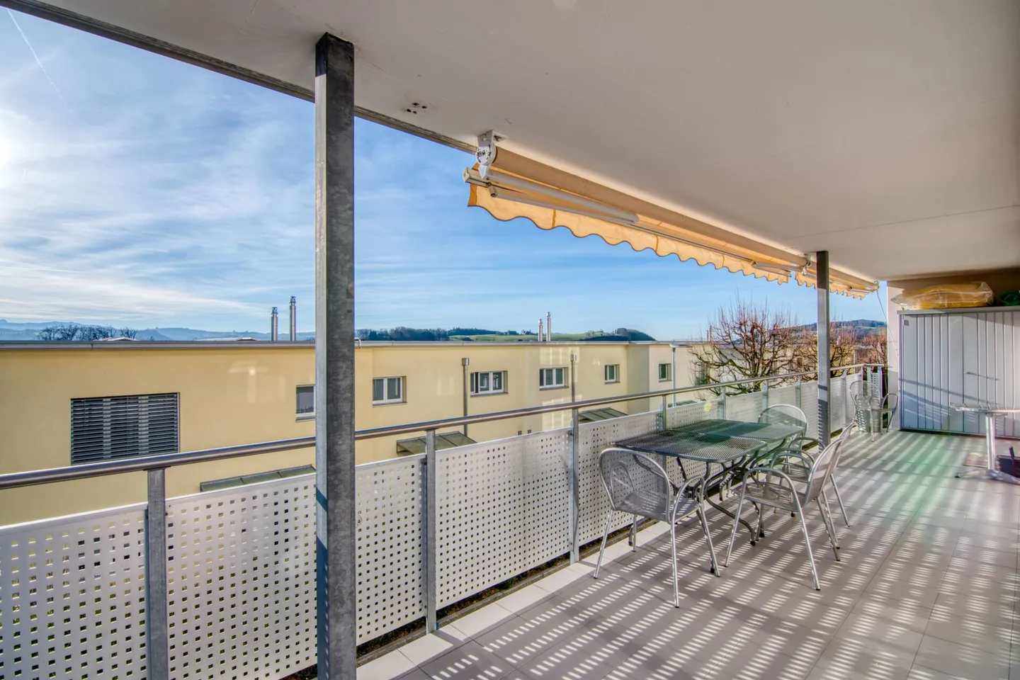 Bathed in Light and Alpine Panorama: Spacious, Barrier-Free 5.5-Room Garden Apartment - Photo 21 of 33