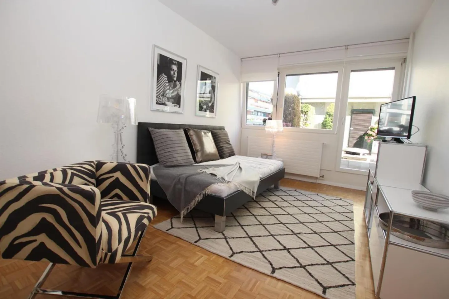 studio apartment - Photo 1 of 6