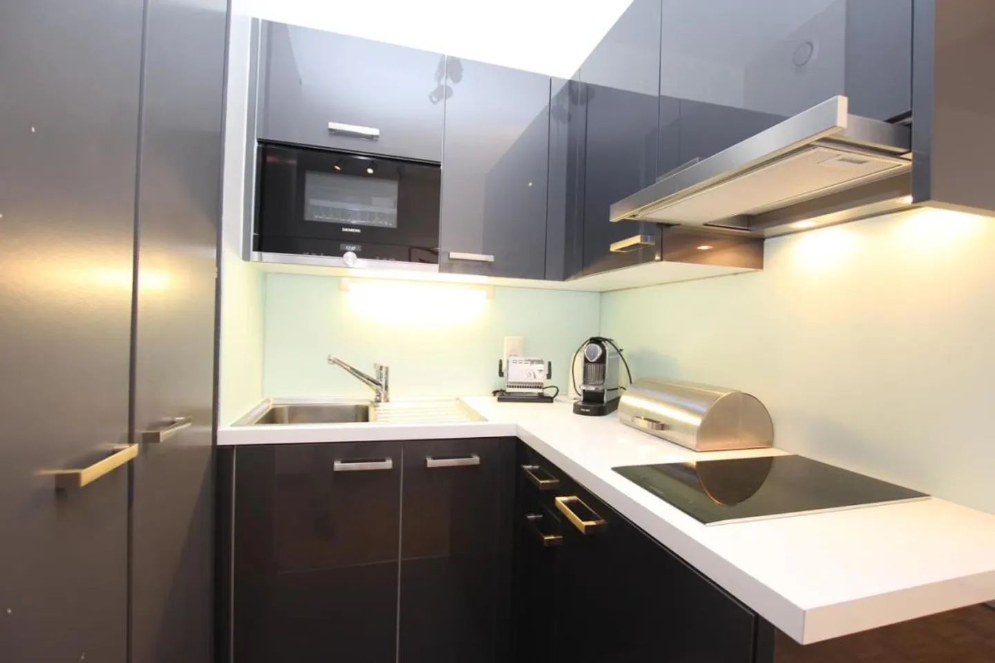 studio apartment - Photo 3 of 6