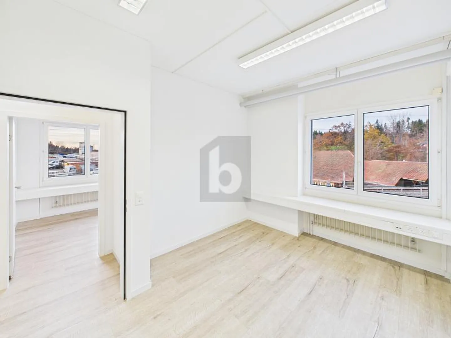 SPACIOUS, BRIGHT AND WELL CONNECTED - Photo 3 of 6