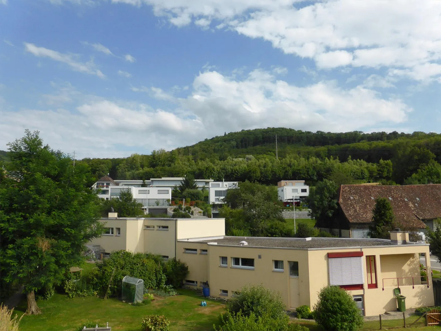 Maison de ville dans un emplacement calme, près de la lisière de la forêt - Photo 1 sur 12