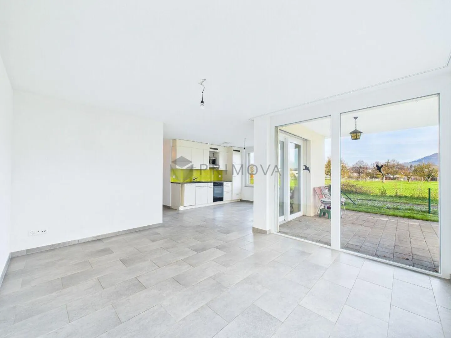 Architettura spaziale riuscita con giardino privato - Foto 1 di 9