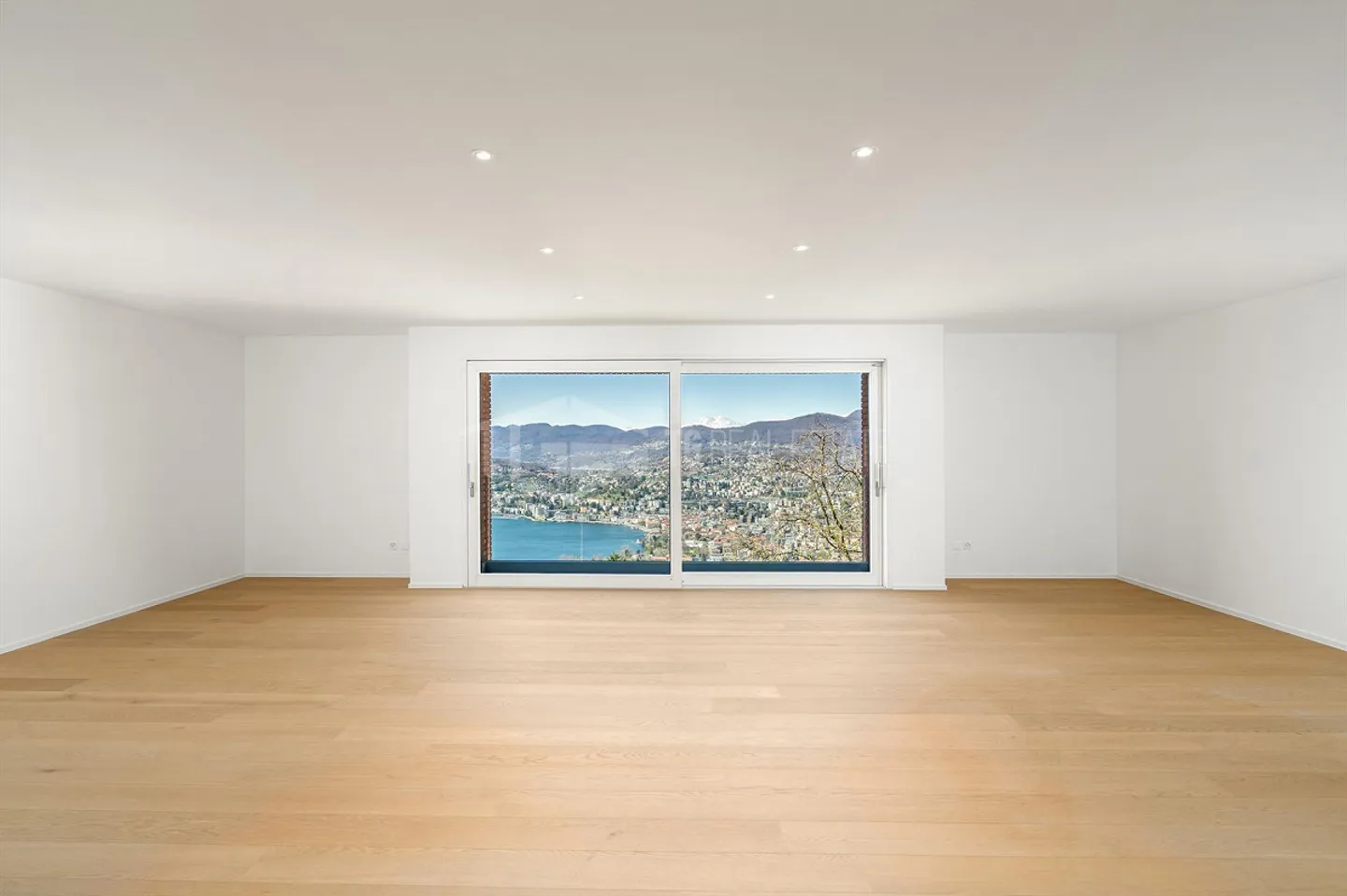Magnifique villa avec jardin et vue sur le lac - Photo 2 sur 13
