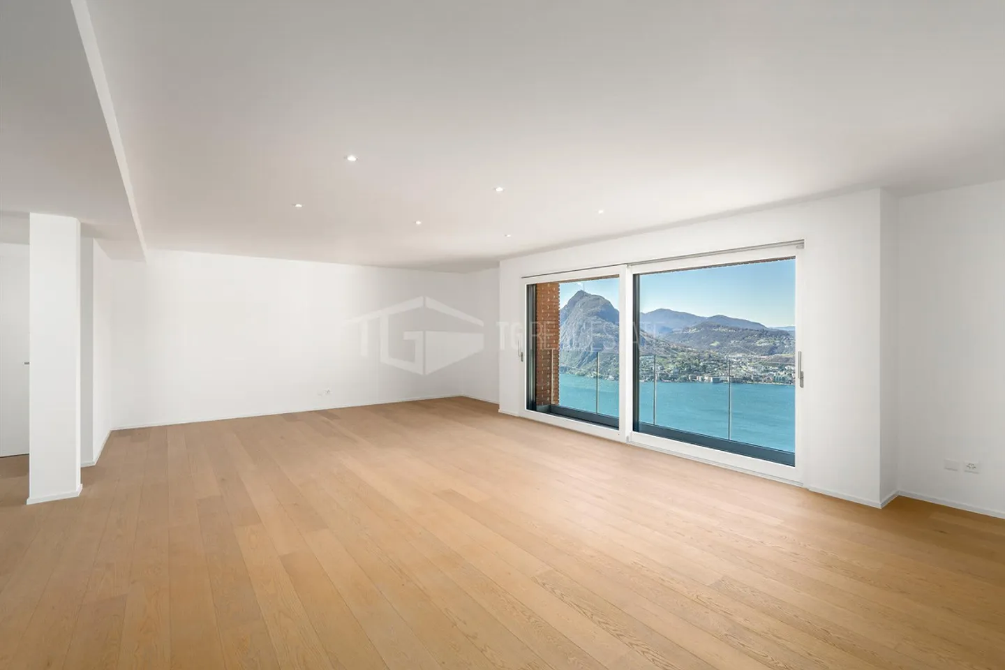 Magnifique villa avec jardin et vue sur le lac - Photo 3 sur 13