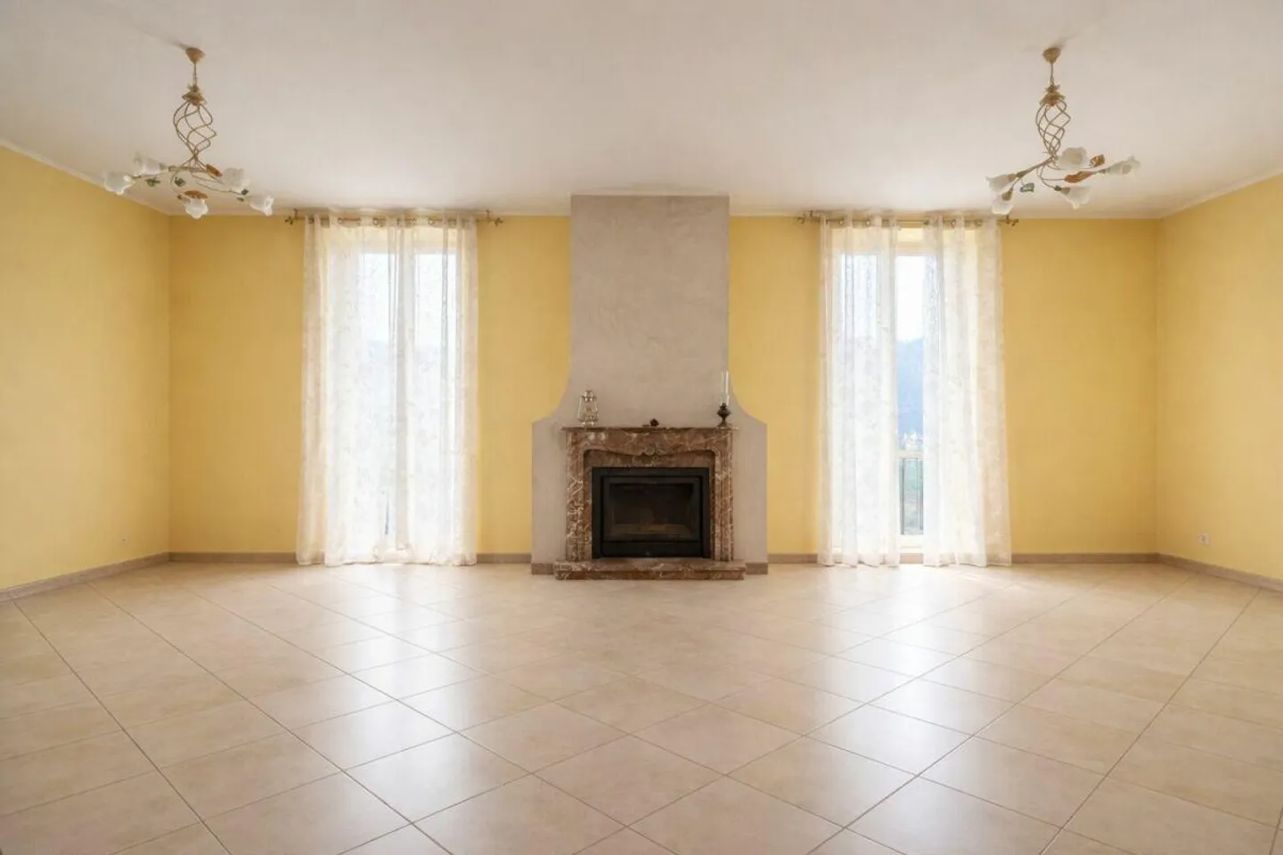 Spacious multi-family house with garage in Balerna - Photo 2 of 13