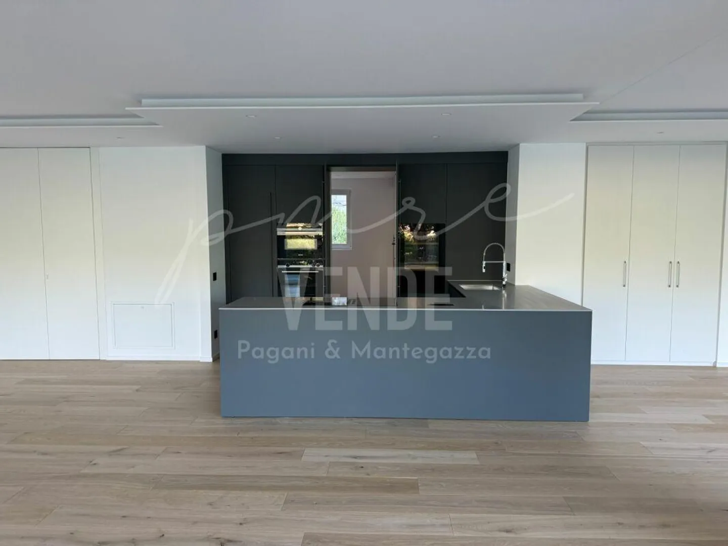 BISSONE I 4.5 ALTO STANDING I VISTA LAGO E PISCINA IN COMUNE - Foto 2 di 12