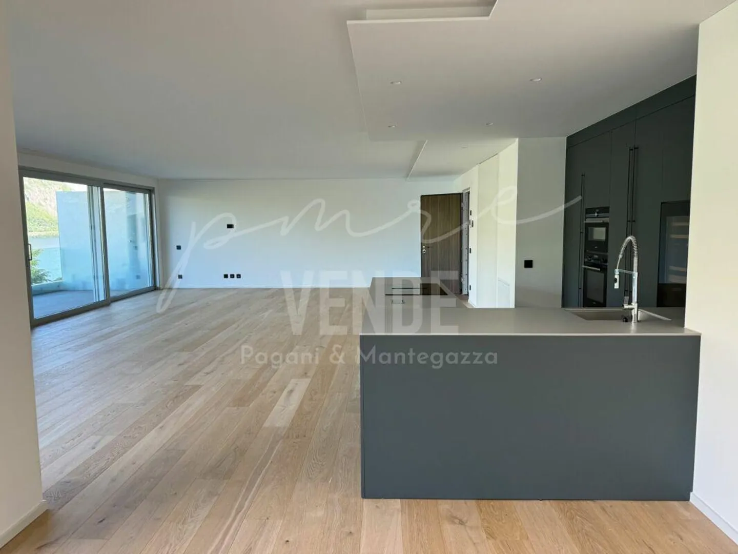 BISSONE I 4.5 ALTO STANDING I VISTA LAGO E PISCINA IN COMUNE - Foto 3 di 12