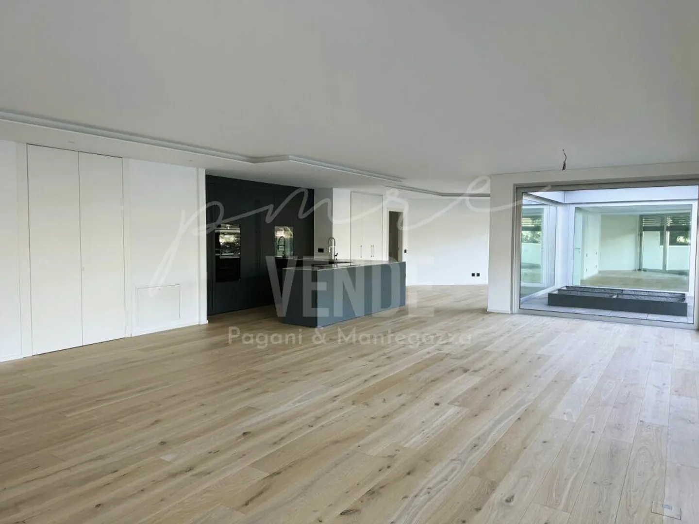 BISSONE I 4.5 ALTO STANDING I VISTA LAGO E PISCINA IN COMUNE - Foto 1 di 12