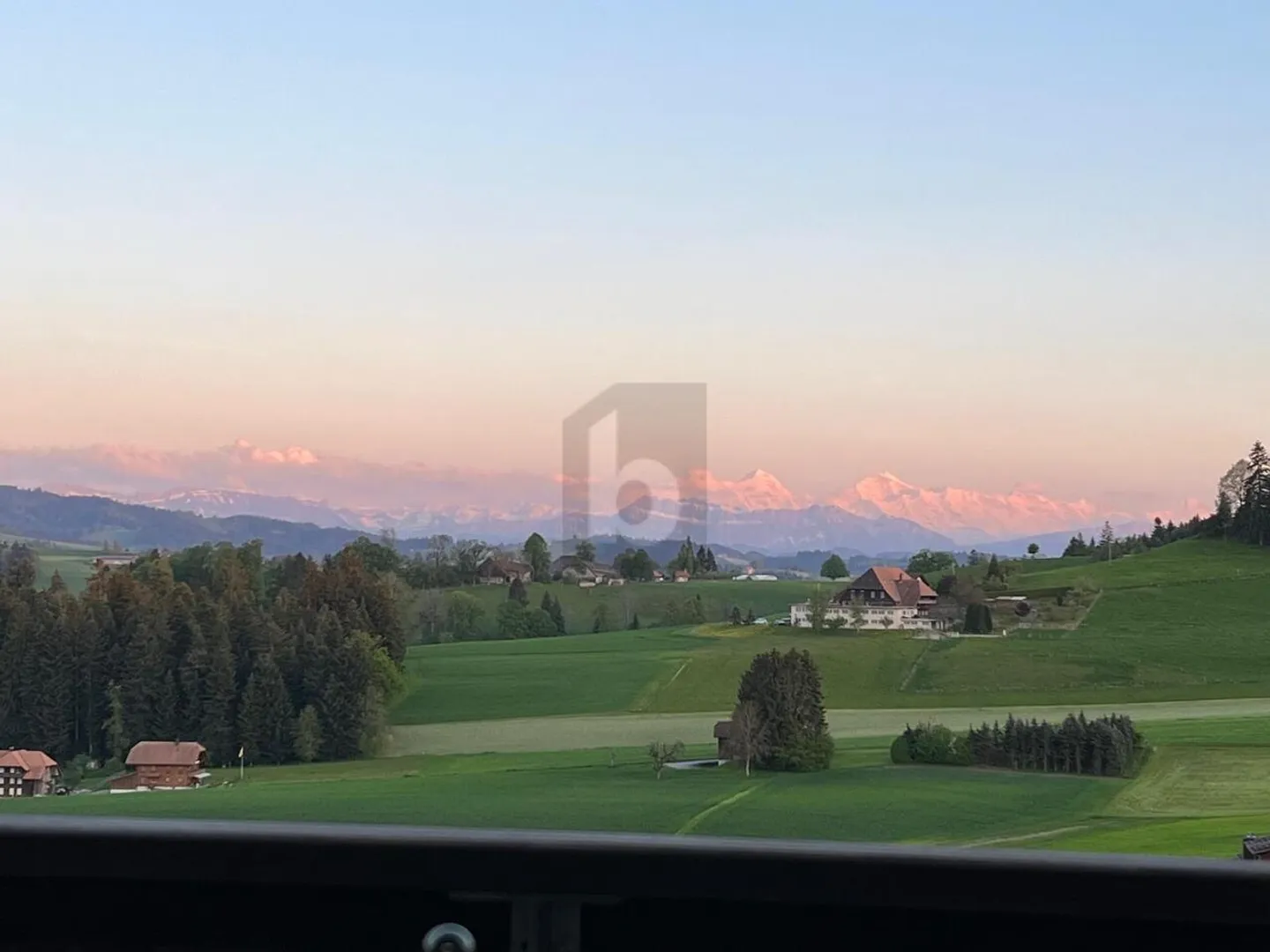 LUXURIOUS, QUIET & WITH MOUNTAIN VIEW - Photo 1 of 6