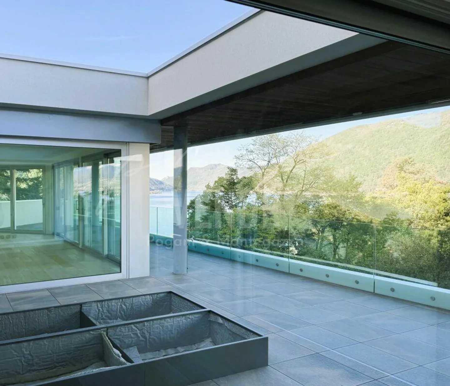 BISSONE I 4.5 ALTO STANDING I VISTA LAGO E PISCINA IN COMUNE - Foto 9 di 12