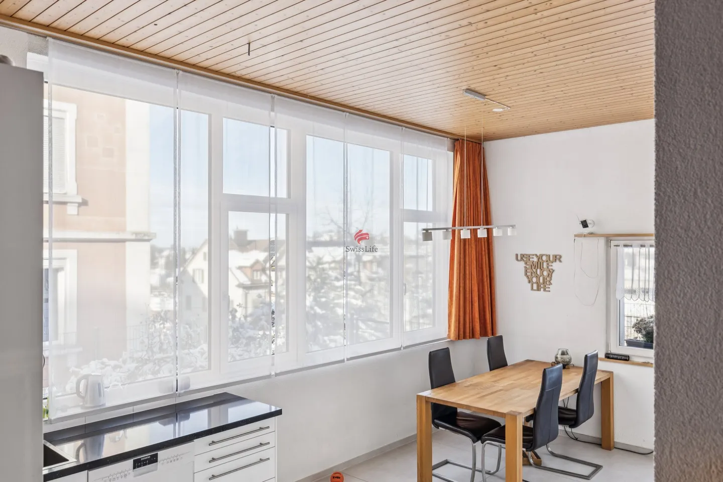 City Loft with 3 Garages - Photo 2 of 11