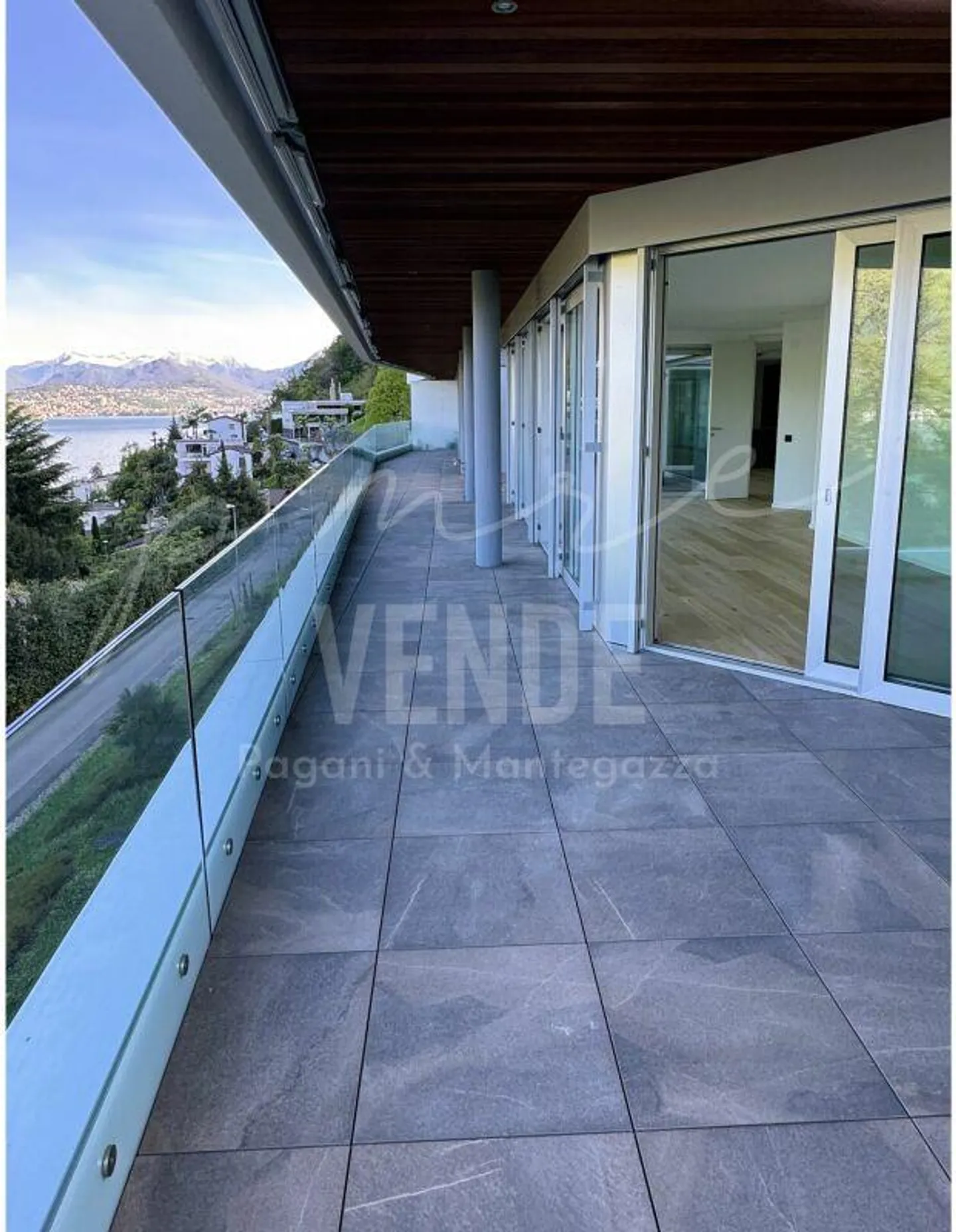 BISSONE I 4.5 ALTO STANDING I VISTA LAGO E PISCINA IN COMUNE - Foto 10 di 12