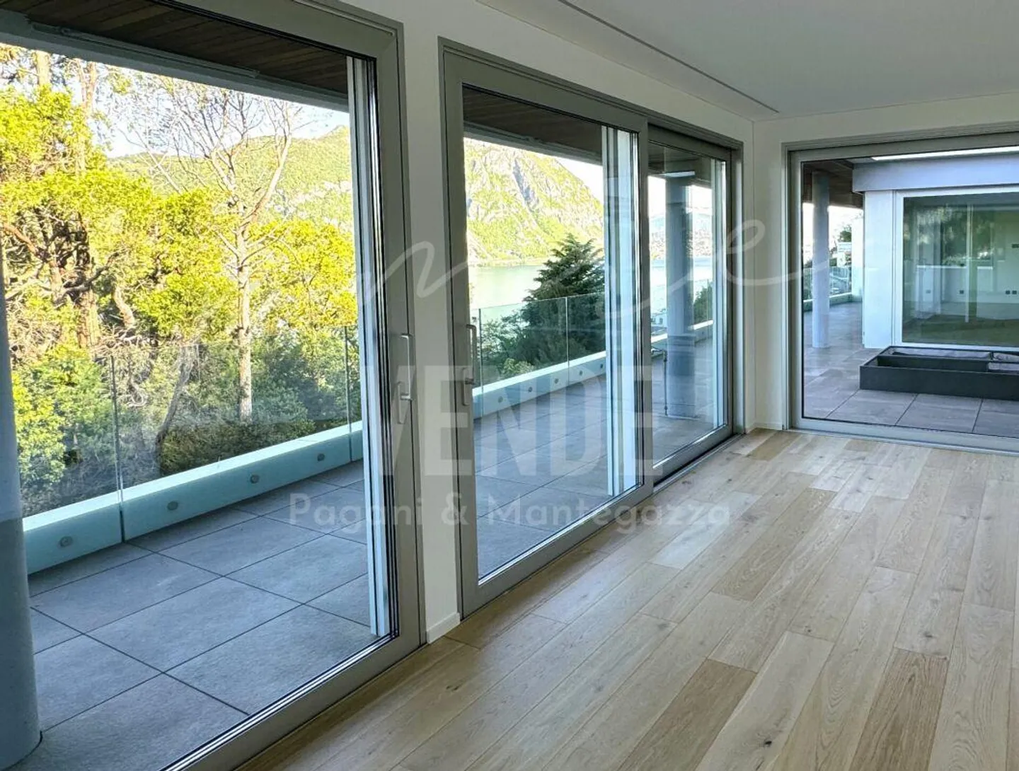 BISSONE I 4.5 ALTO STANDING I VISTA LAGO E PISCINA IN COMUNE - Foto 5 di 12