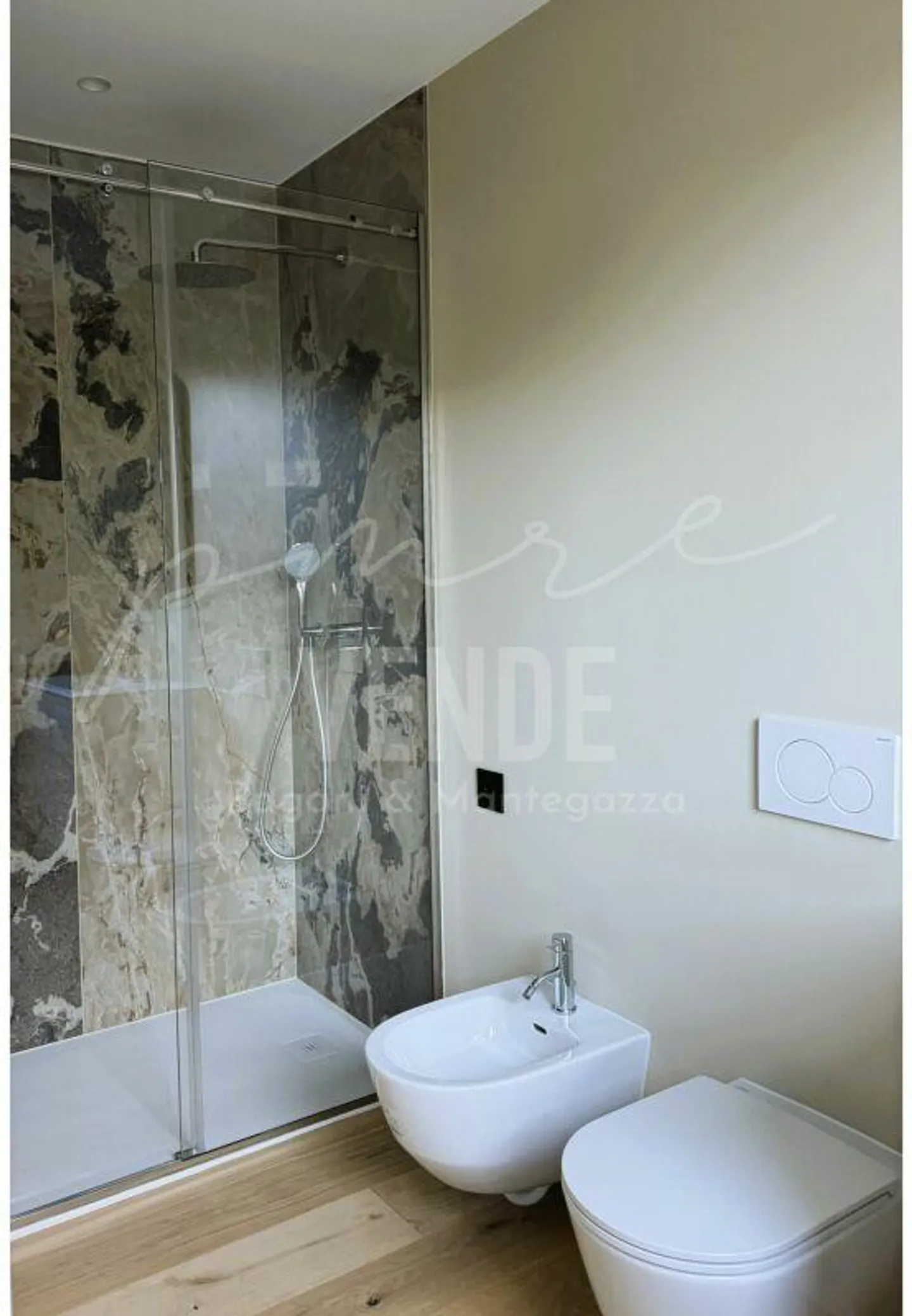 BISSONE I 4.5 ALTO STANDING I VISTA LAGO E PISCINA IN COMUNE - Foto 12 di 12