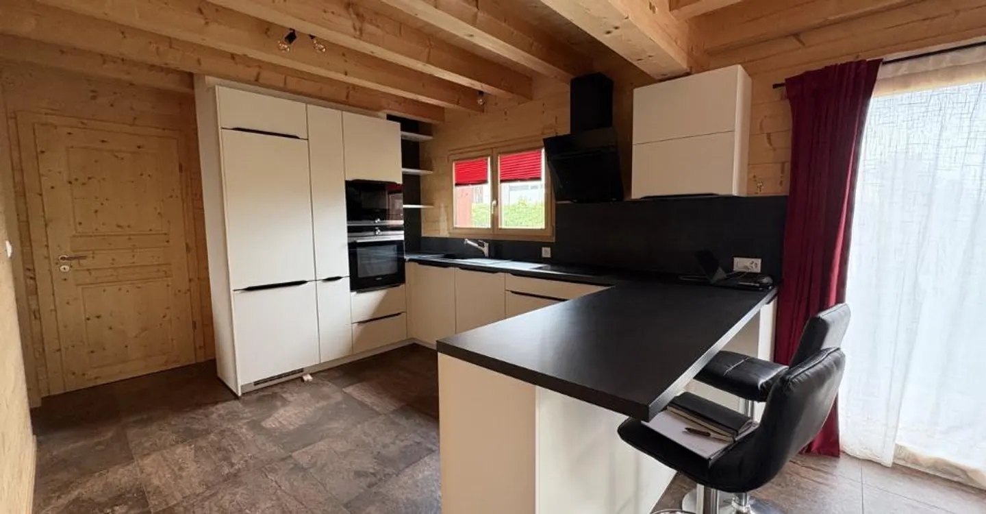Charming 5.5-room chalet for rent in Bioux - Photo 3 of 10