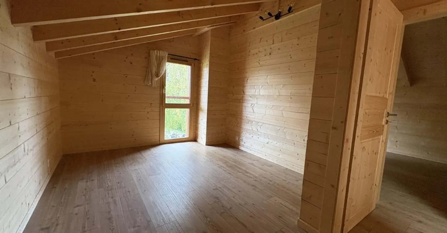 Charming 5.5-room chalet for rent in Bioux - Photo 6 of 10