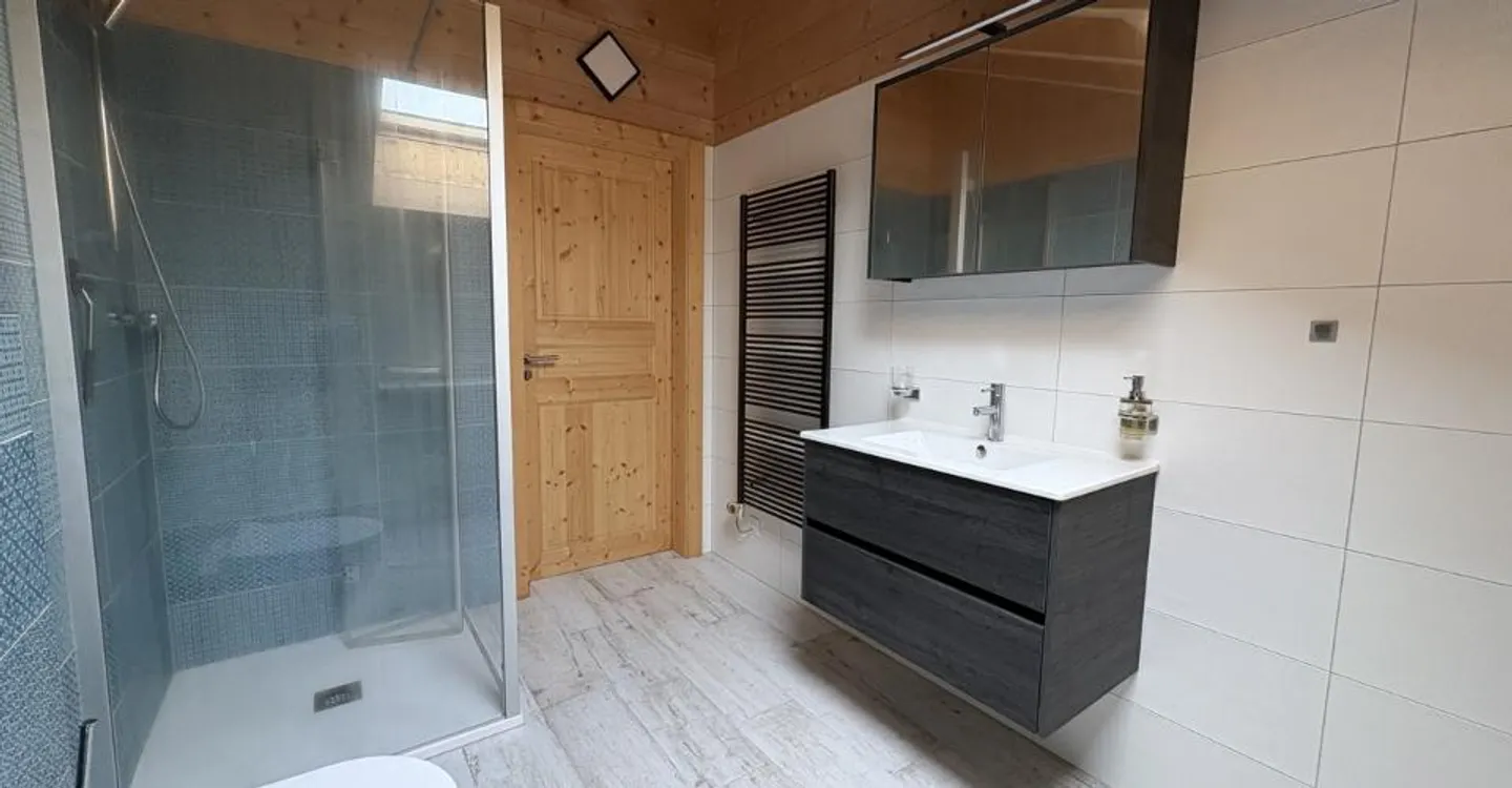 Charming 5.5-room chalet for rent in Bioux - Photo 8 of 10