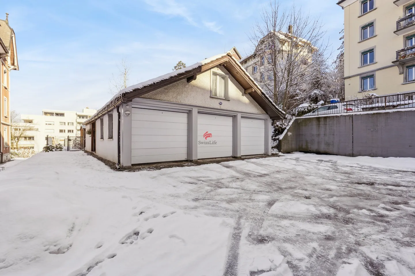City Loft with 3 Garages - Photo 9 of 11