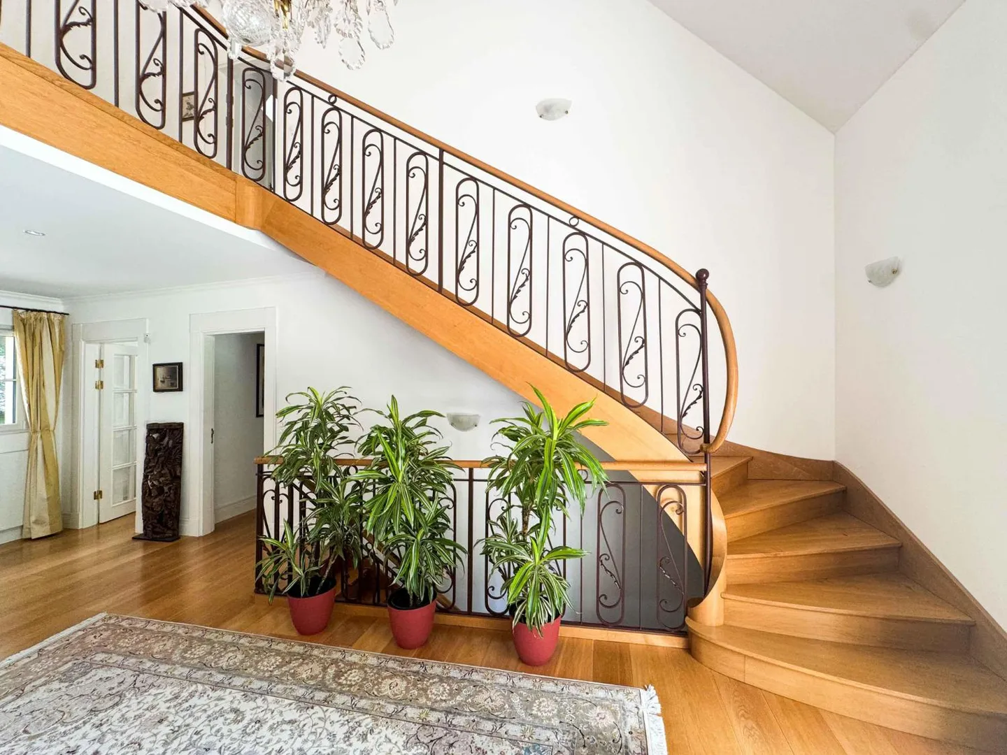 Villa - Photo 3 of 5