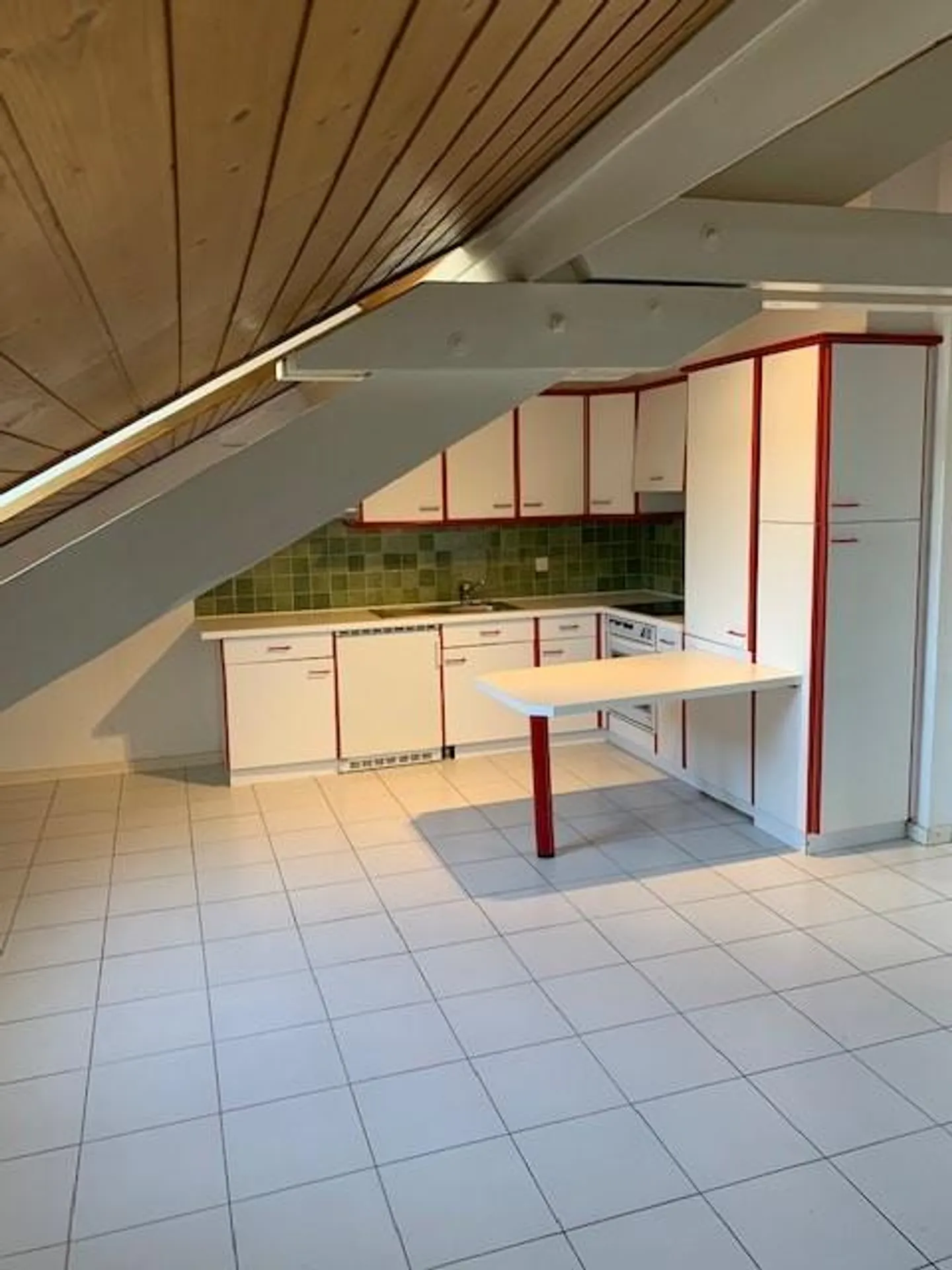 charmant 3 pièces dans les combles - Photo 2 sur 4