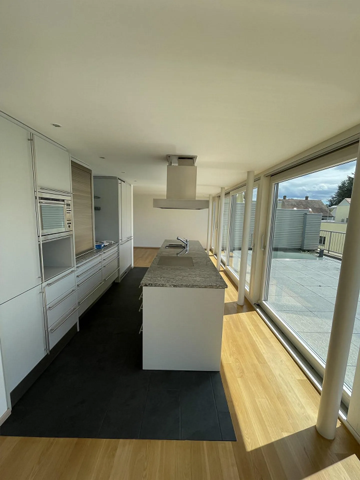 Luxurious 4.5 Maisonette Apartment in Binningen for Rent - Photo 2 of 27