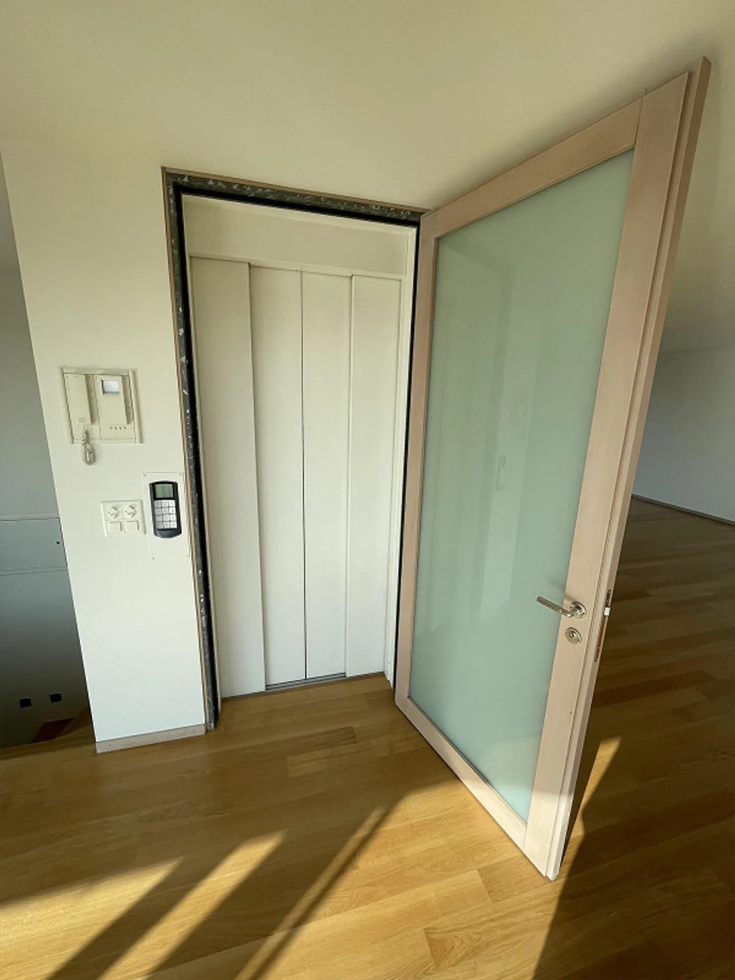 Luxurious 4.5 Maisonette Apartment in Binningen for Rent - Photo 10 of 27