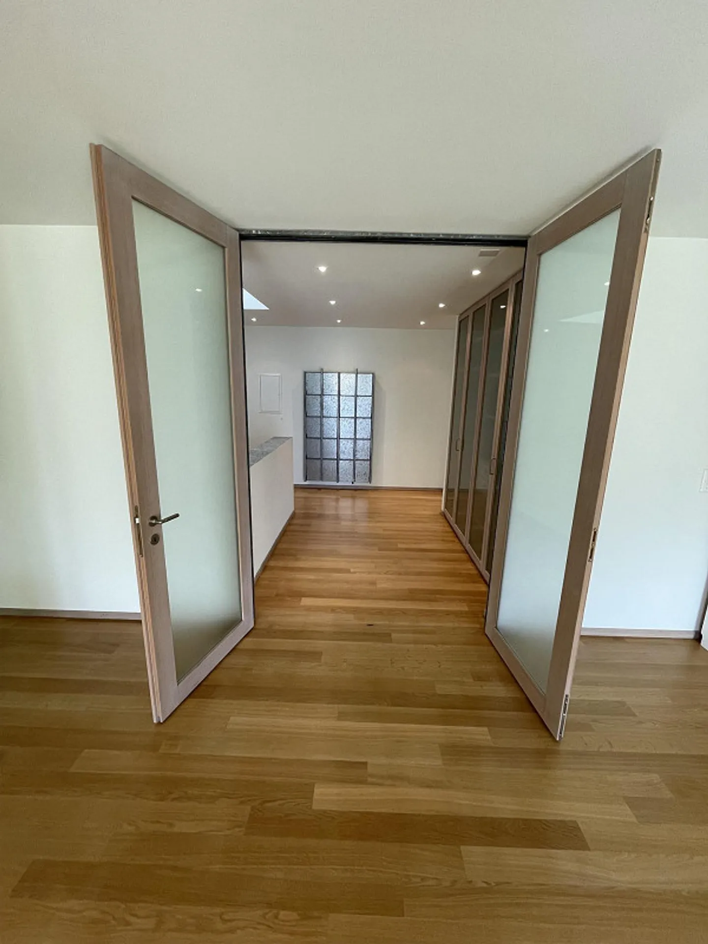 Luxurious 4.5 Maisonette Apartment in Binningen for Rent - Photo 13 of 27