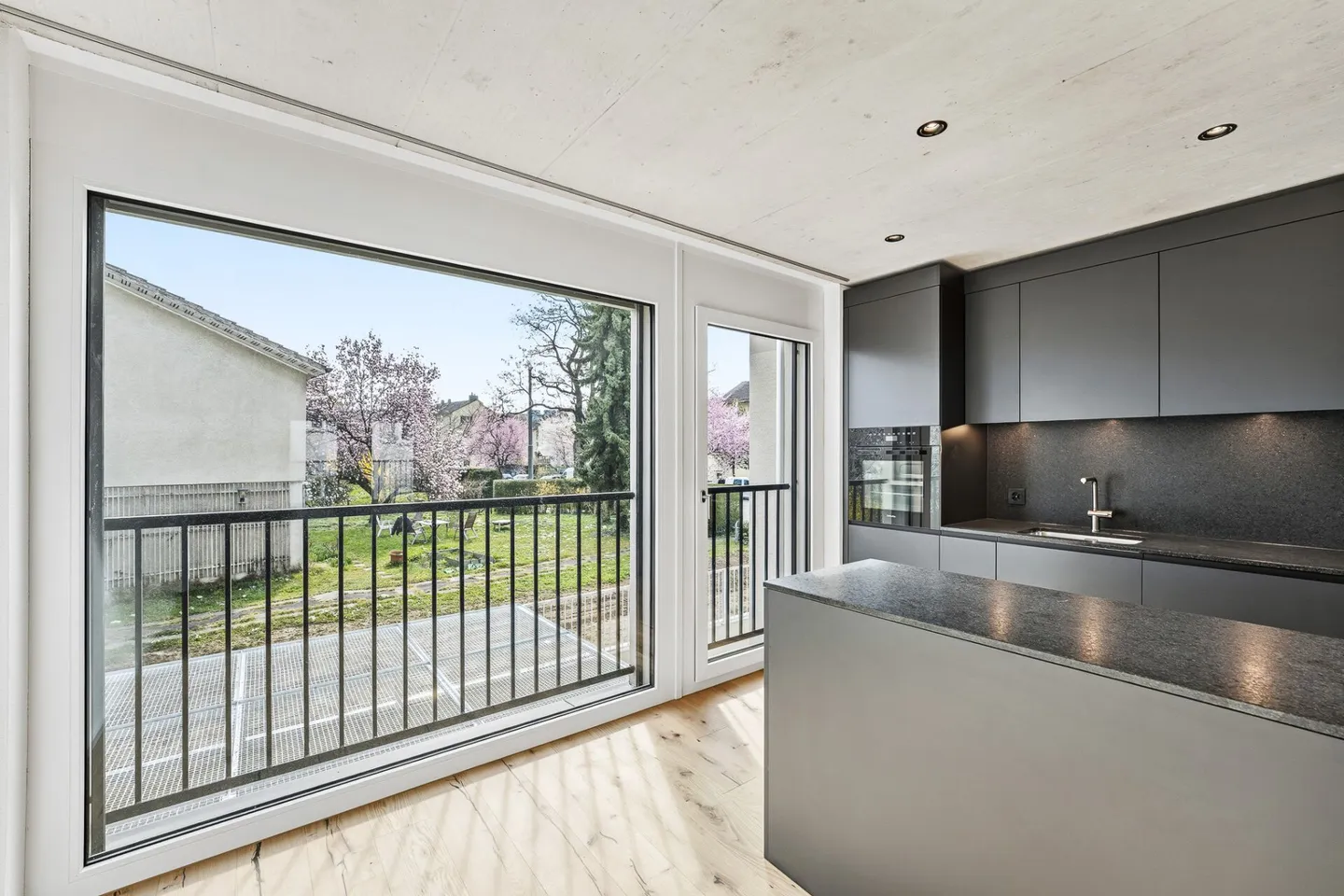 Stylish 4.5-Room Apartment - Photo 2 of 12