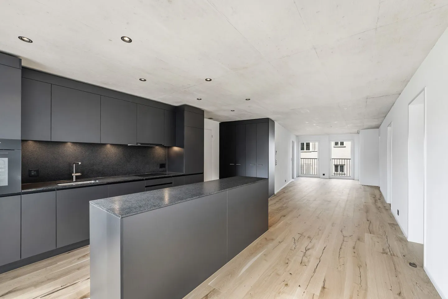 Stylish 4.5-Room Apartment - Photo 3 of 12