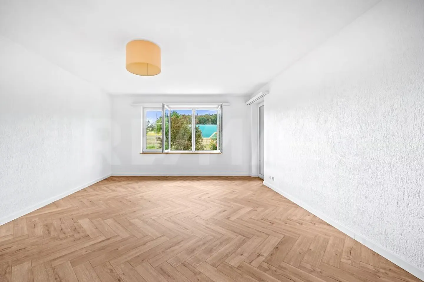 APPARTEMENT RÉNOVÉ DE 4 PIÈCES AVEC BALCON XXL ET CADRE IDYLLIQUE - Photo 8 sur 13