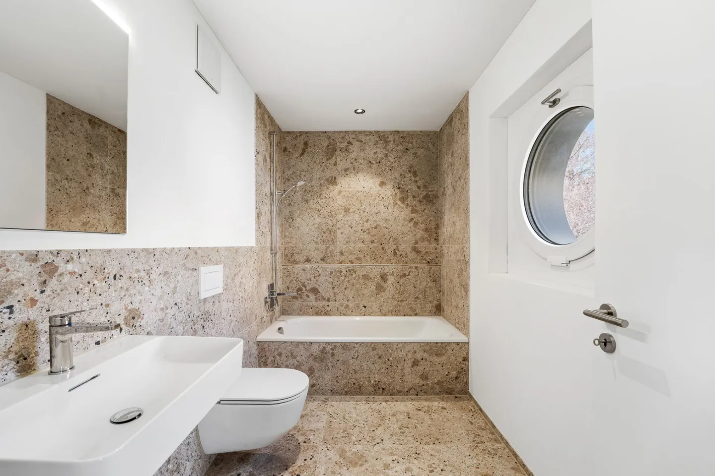 Stylish 4.5-Room Apartment - Photo 9 of 12