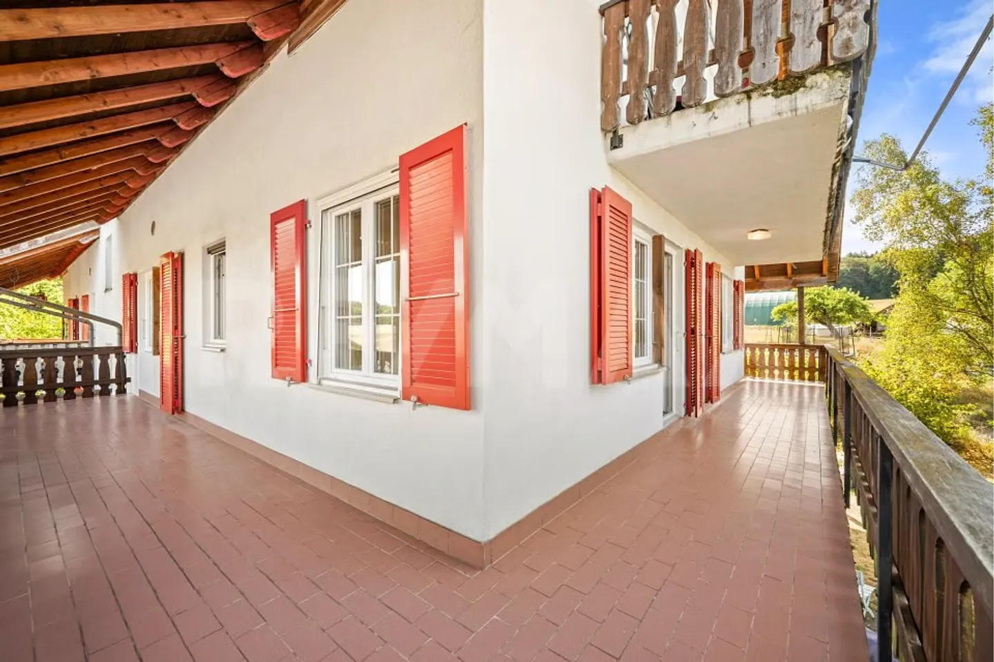 APPARTEMENT RÉNOVÉ DE 4 PIÈCES AVEC BALCON XXL ET CADRE IDYLLIQUE - Photo 11 sur 13