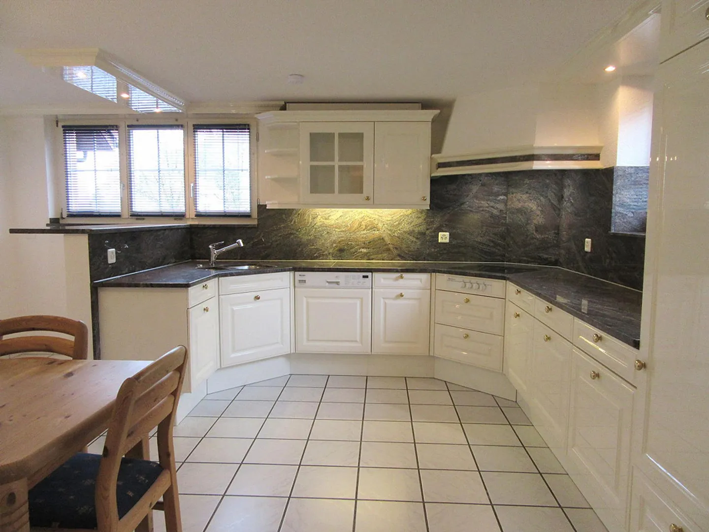 Vivere su due piani con grande balcone - Foto 3 di 10