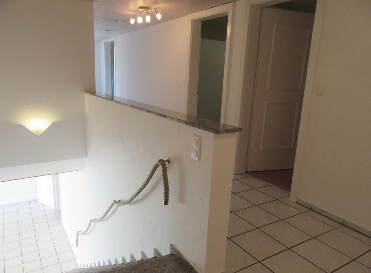 Vivere su due piani con grande balcone - Foto 6 di 10