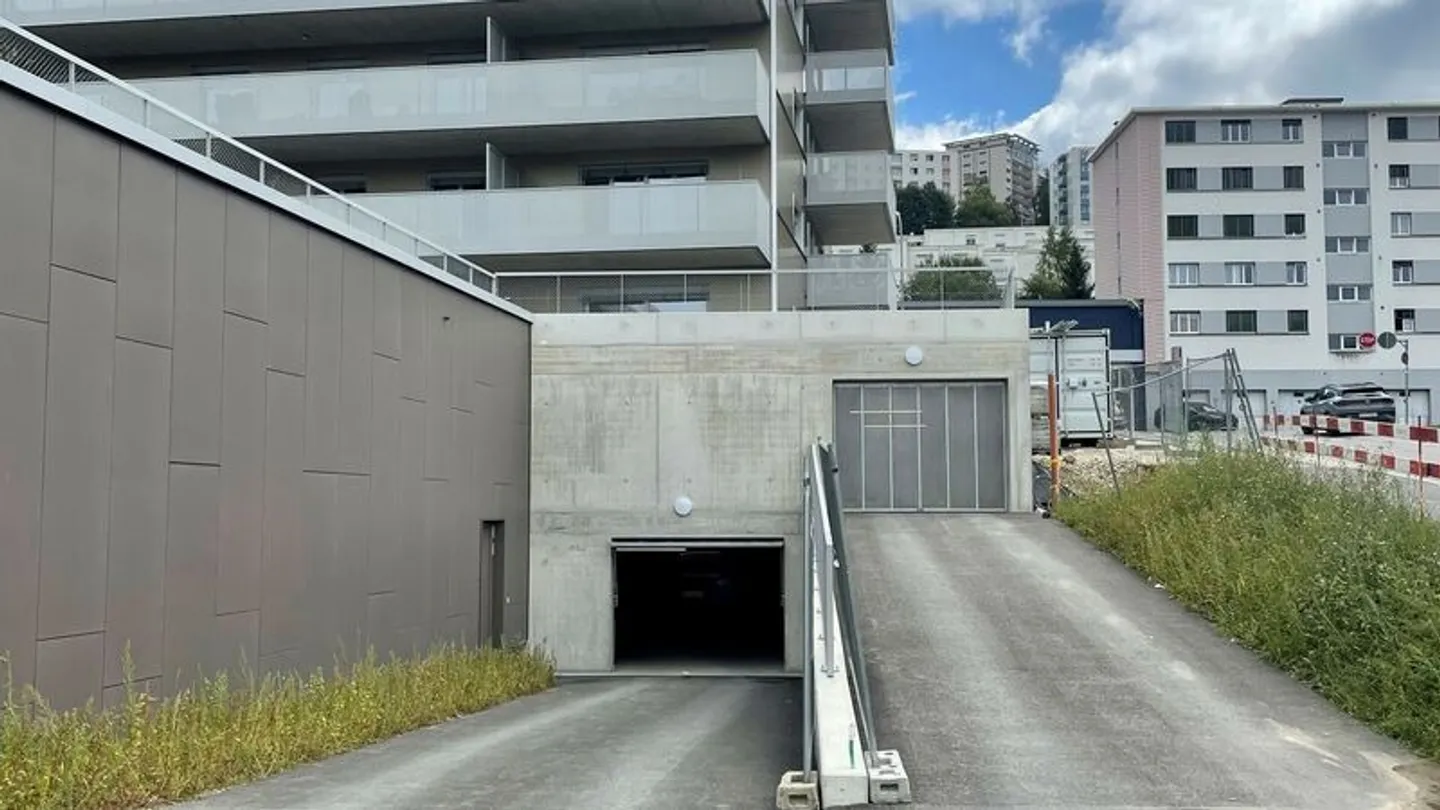 Indoor parking space number 41 - Photo 1 of 3