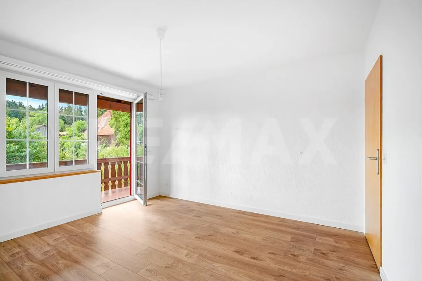 APPARTEMENT RÉNOVÉ DE 4 PIÈCES AVEC BALCON XXL ET CADRE IDYLLIQUE - Photo 12 sur 13
