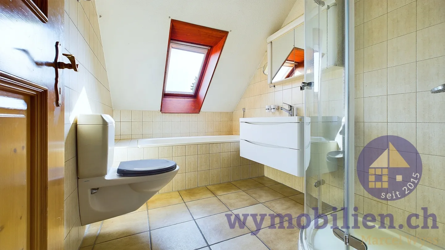 Appartement en penthouse spacieux de 4½ pièces avec galerie + deux balcons - Photo 8 sur 11