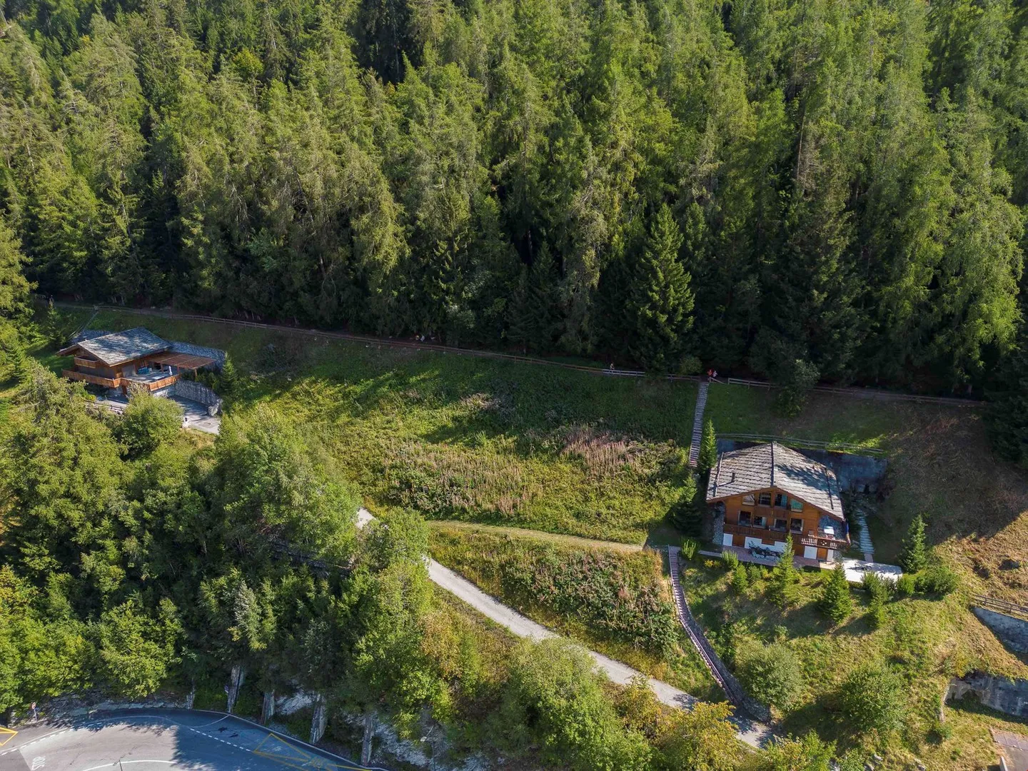 Two building plots, free of mandate with access to the Bisse - Photo 4 of 12