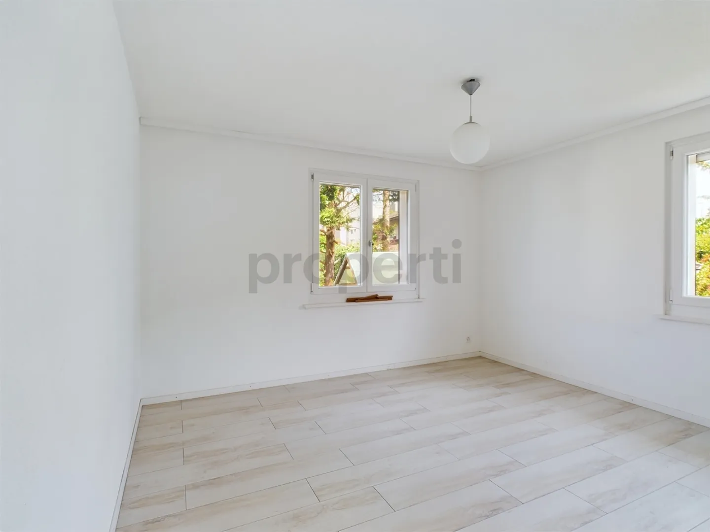 Maison individuelle de 5,5 pièces avec potentiel dans un emplacement central de Zofingen - Photo 5 sur 13