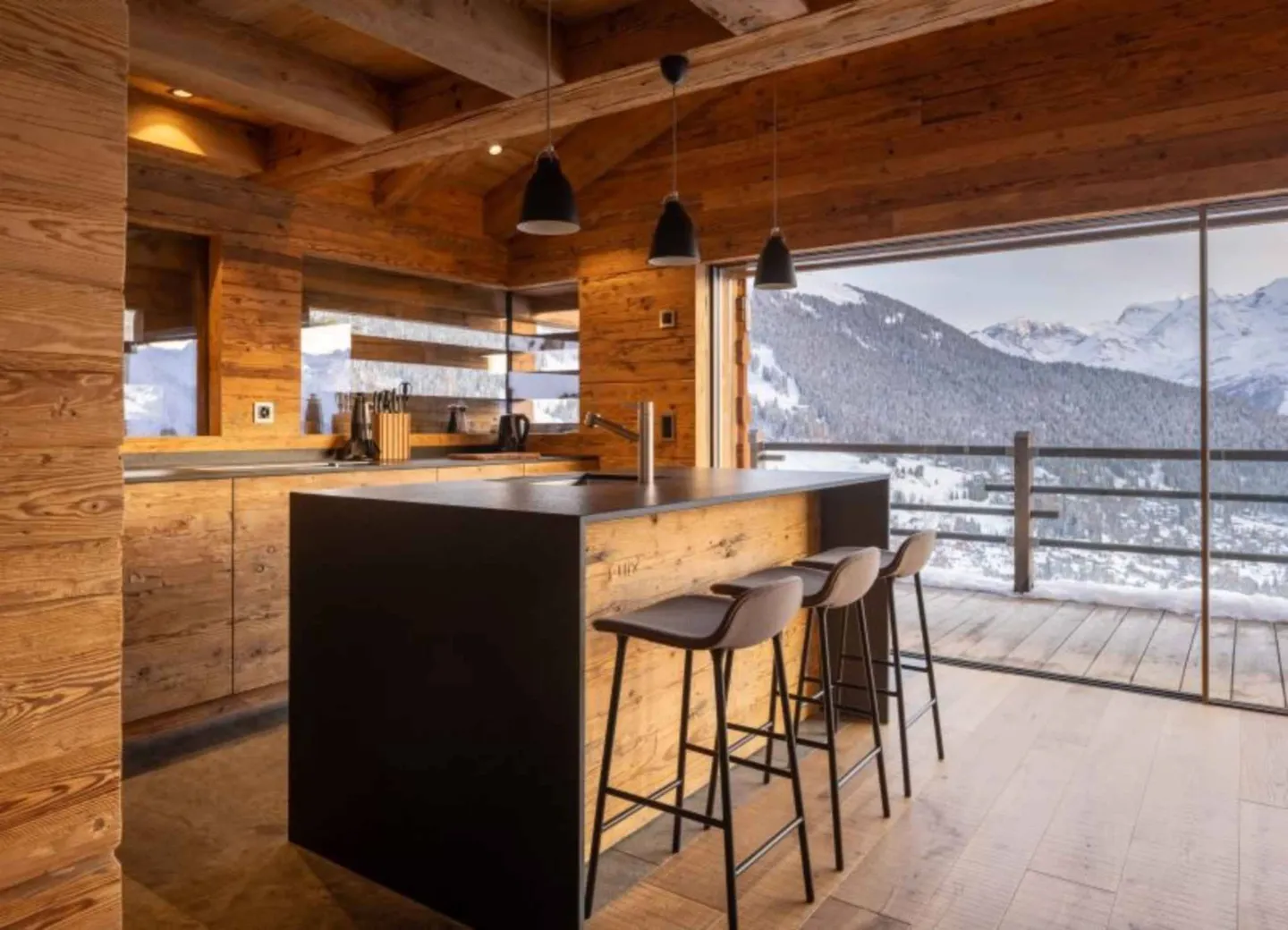 MAGNIFICENT ALPINE CHALET - Photo 4 of 9