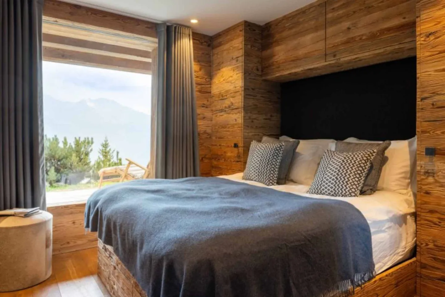 MAGNIFICENT ALPINE CHALET - Photo 7 of 9
