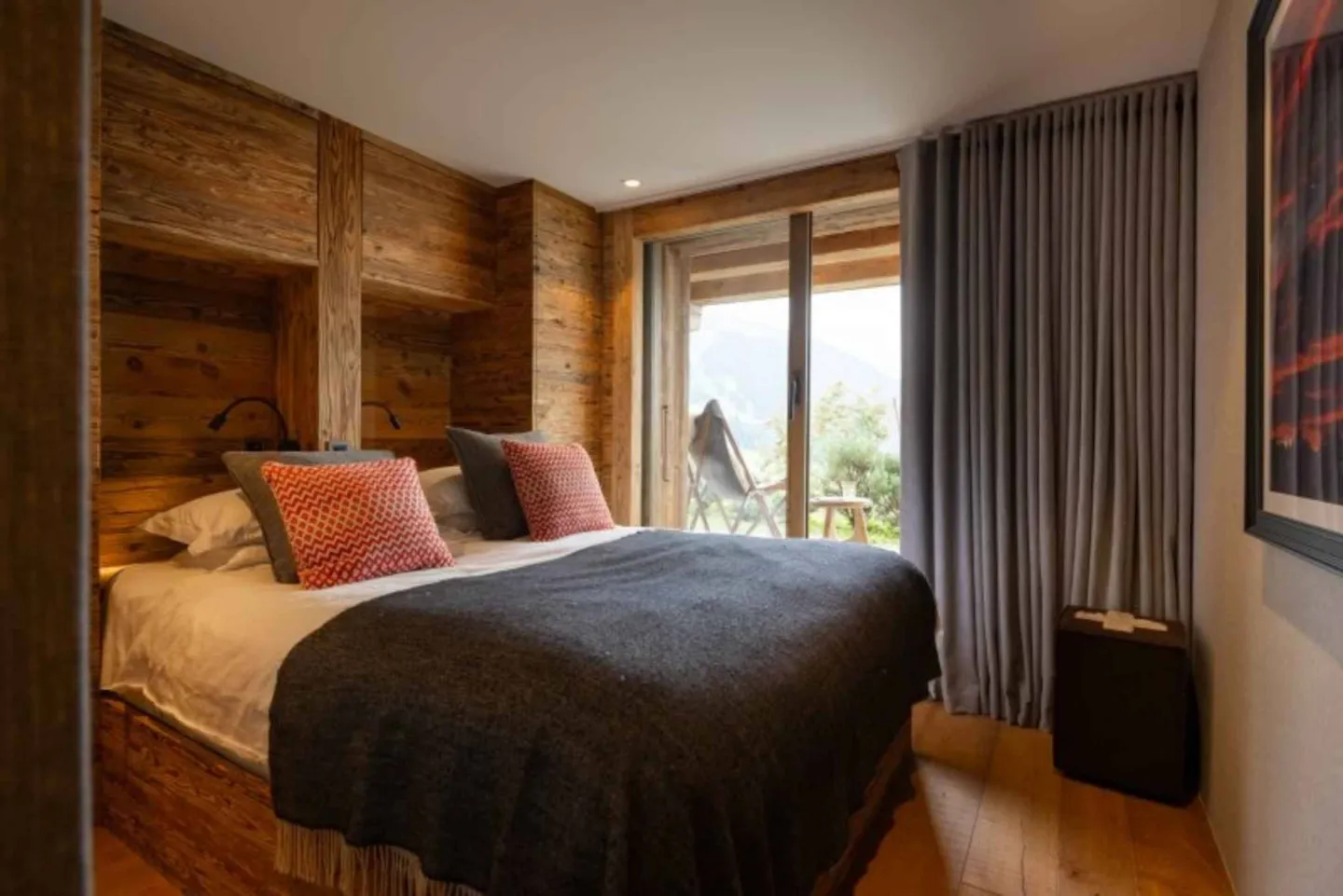 MAGNIFICENT ALPINE CHALET - Photo 8 of 9