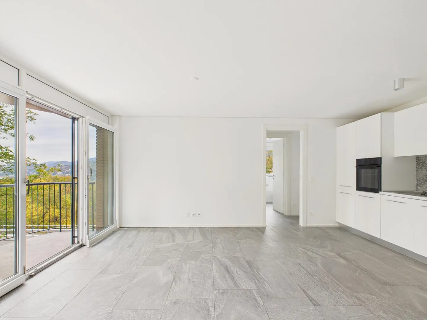 Appartamento moderno con terrazza - Foto 1 di 17